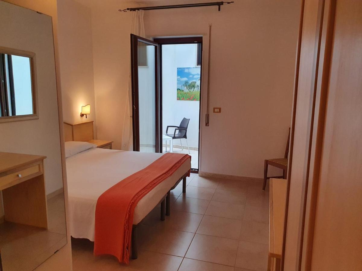 Hotel Corallo Торре-Санта-Сабина Экстерьер фото