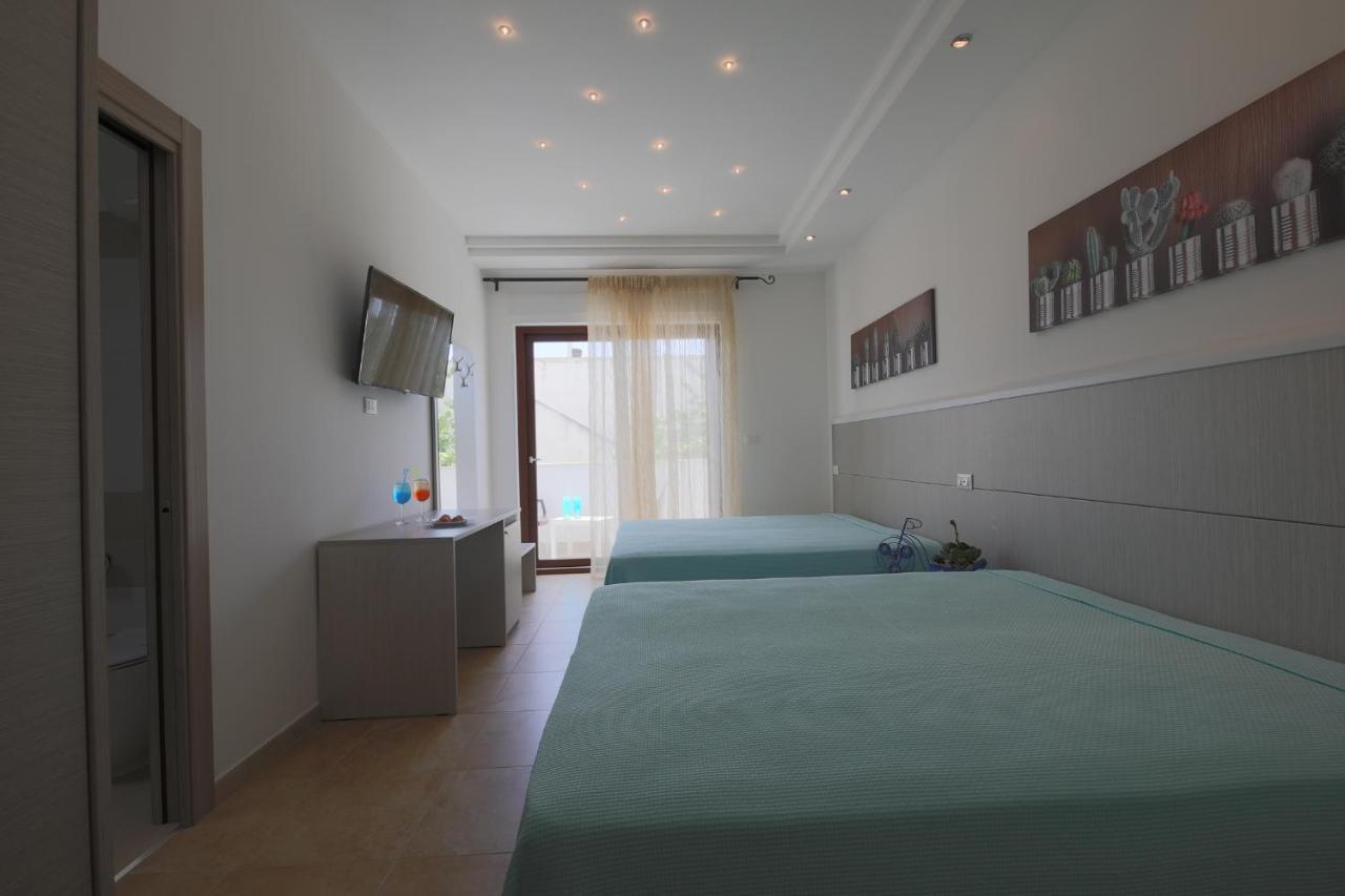 Hotel Corallo Торре-Санта-Сабина Экстерьер фото