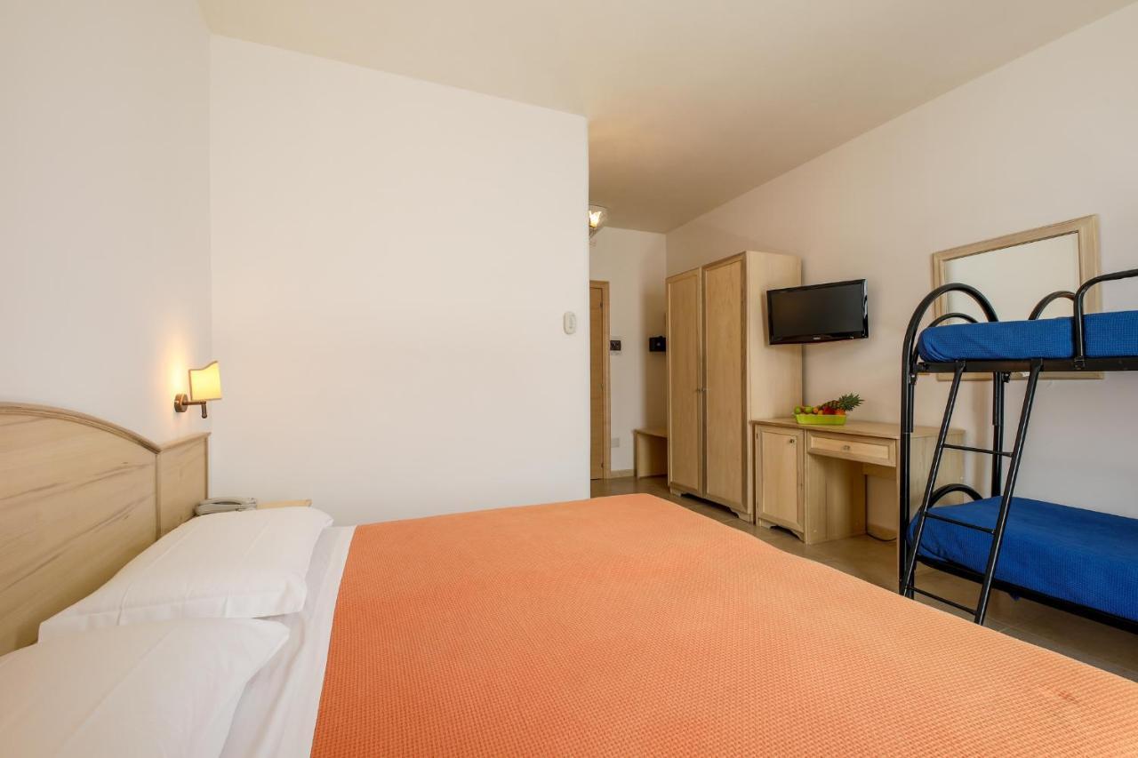 Hotel Corallo Торре-Санта-Сабина Экстерьер фото