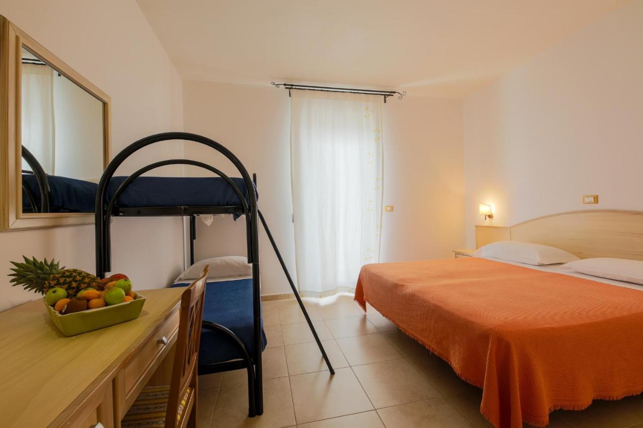Hotel Corallo Торре-Санта-Сабина Экстерьер фото
