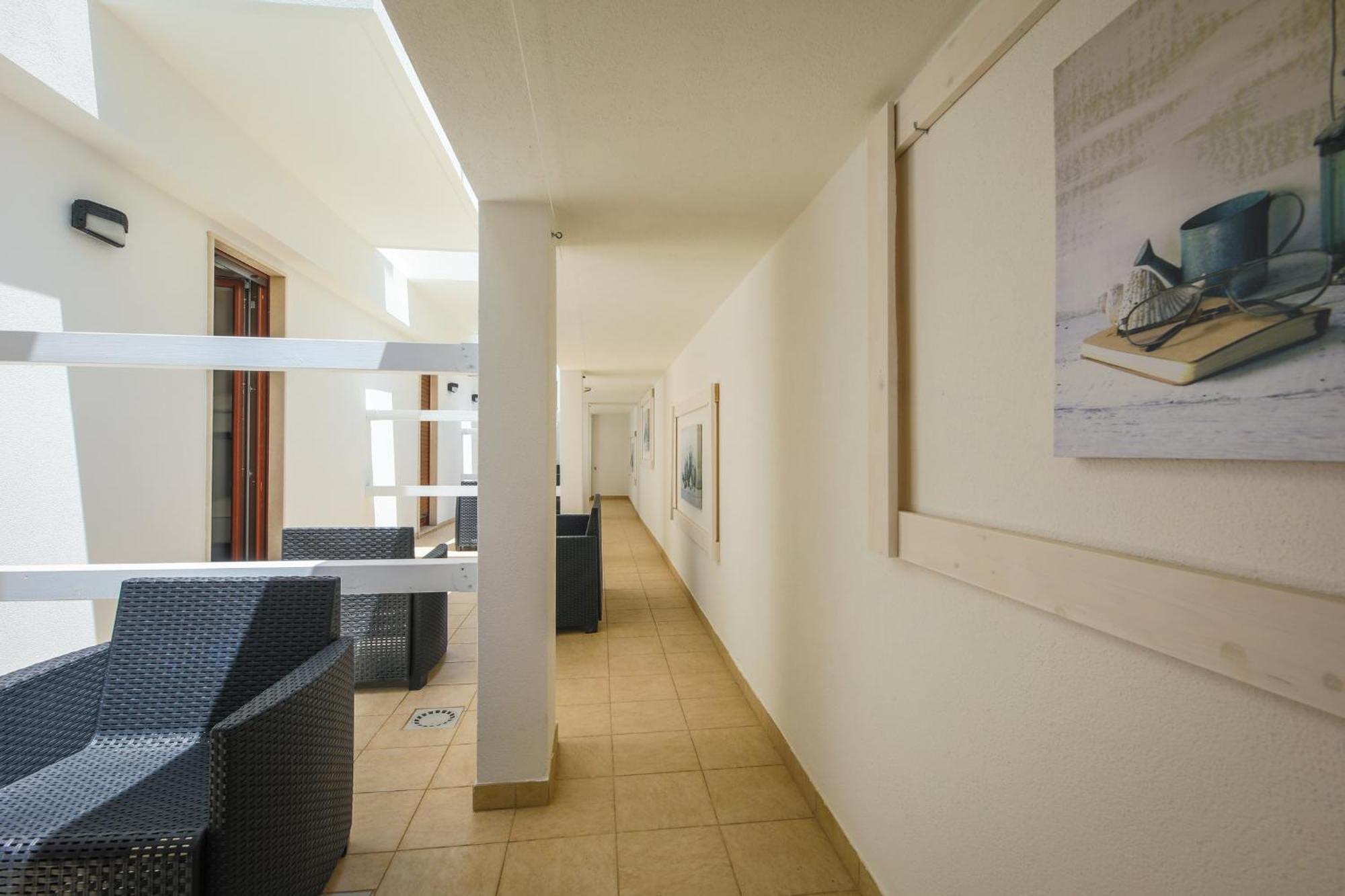 Hotel Corallo Торре-Санта-Сабина Экстерьер фото