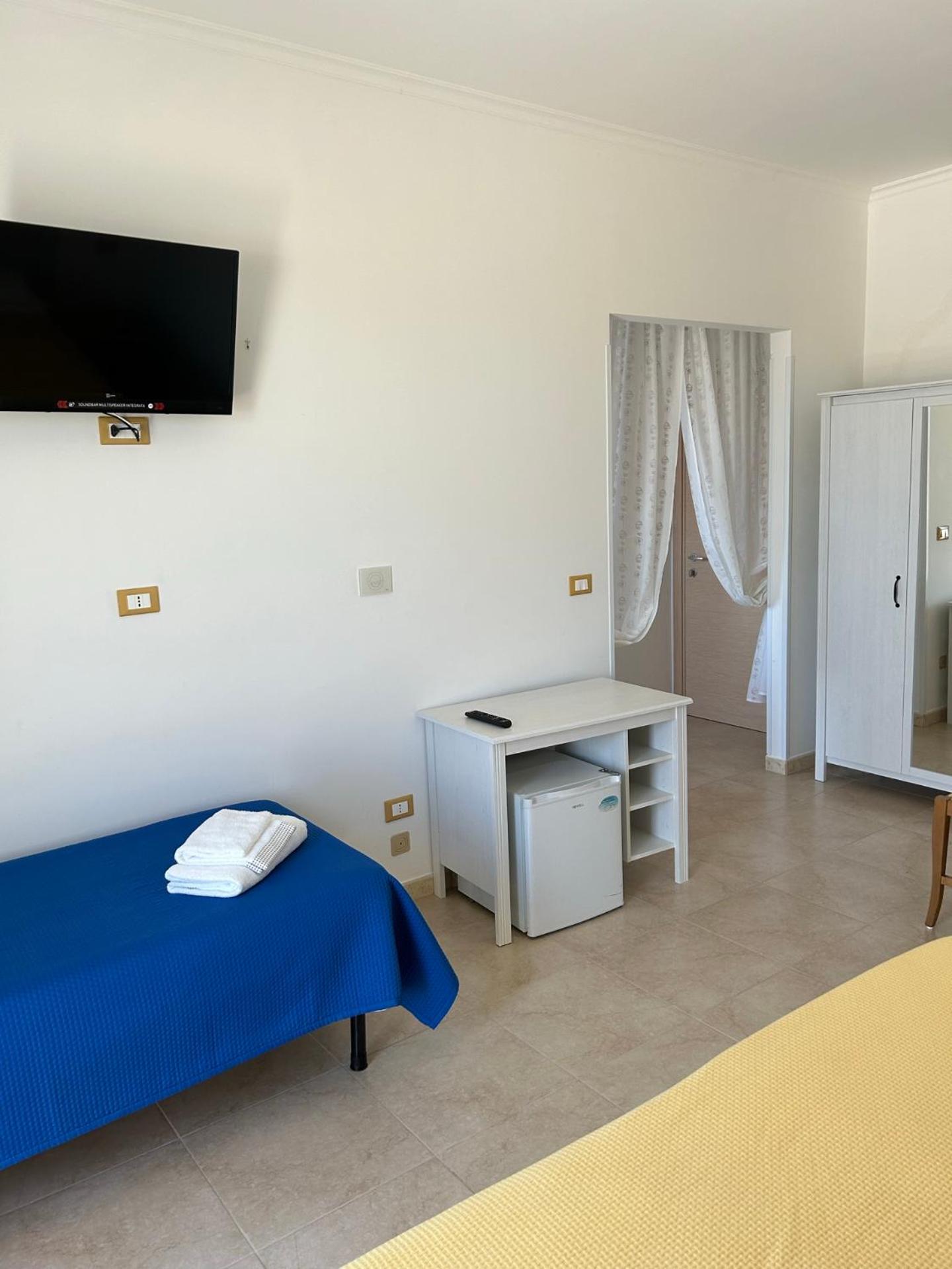 Hotel Corallo Торре-Санта-Сабина Экстерьер фото
