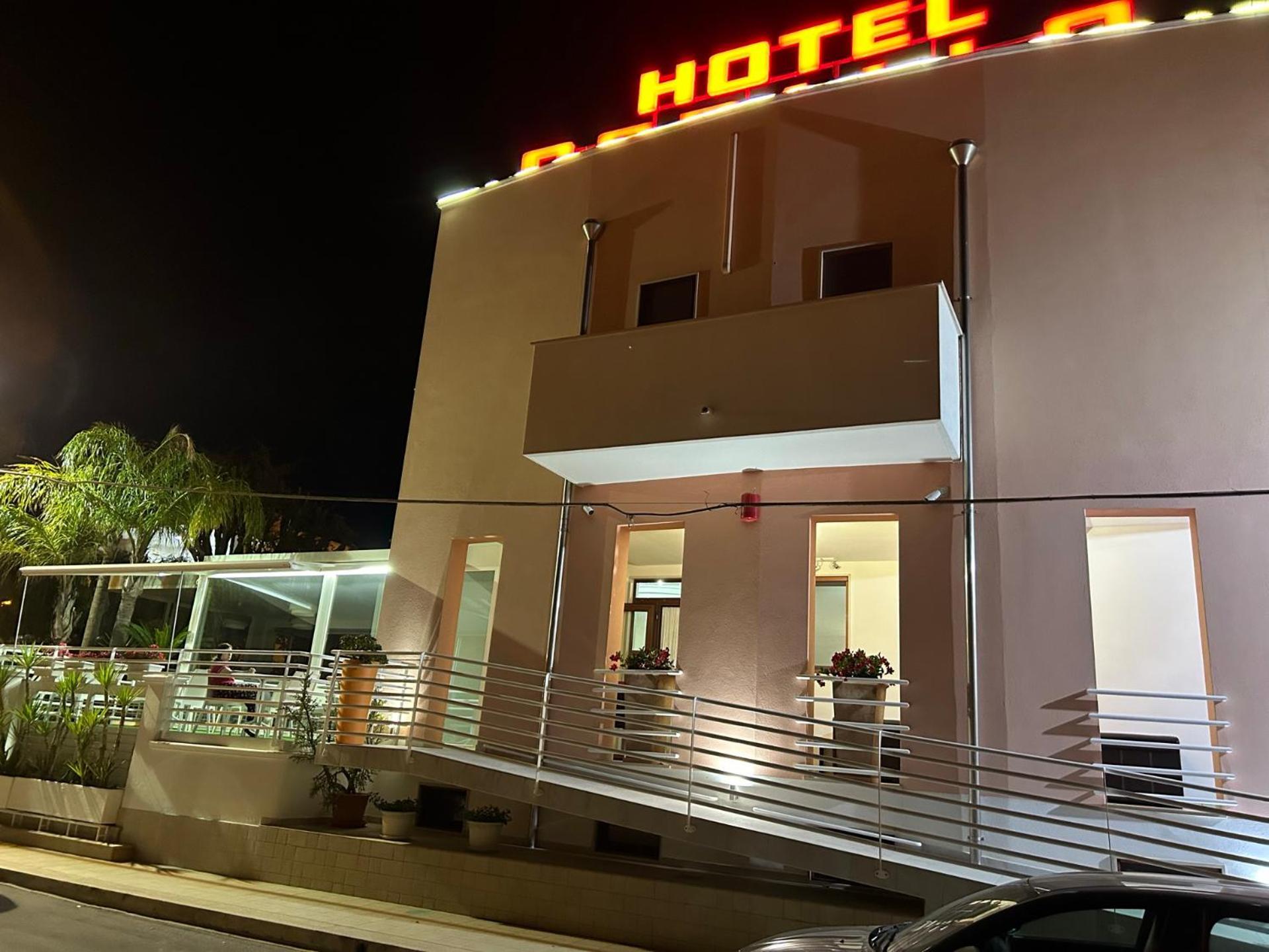 Hotel Corallo Торре-Санта-Сабина Экстерьер фото