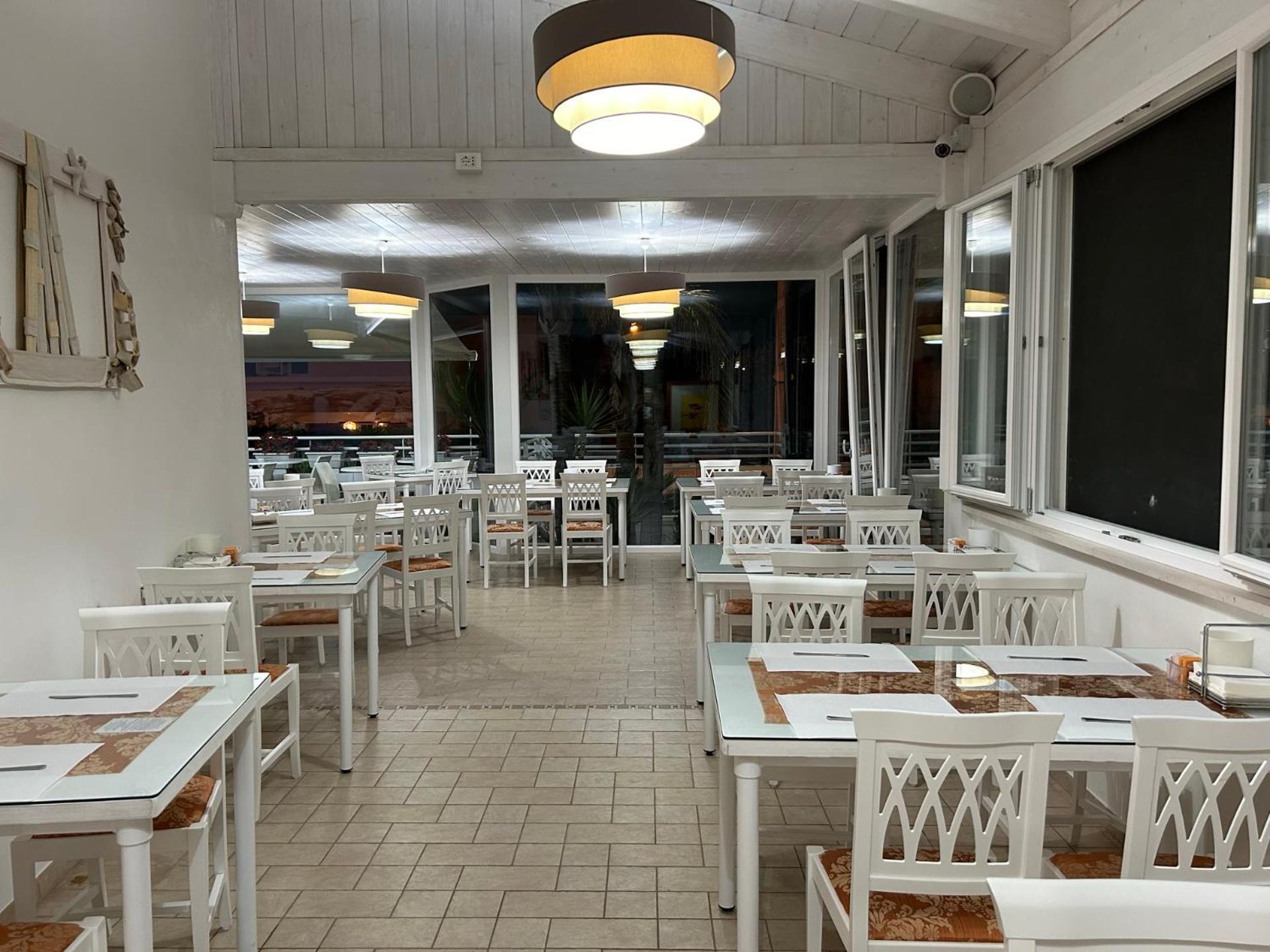 Hotel Corallo Торре-Санта-Сабина Экстерьер фото