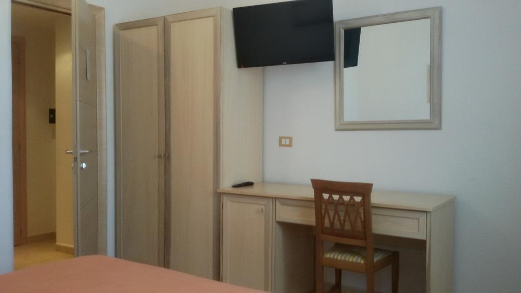 Hotel Corallo Торре-Санта-Сабина Экстерьер фото