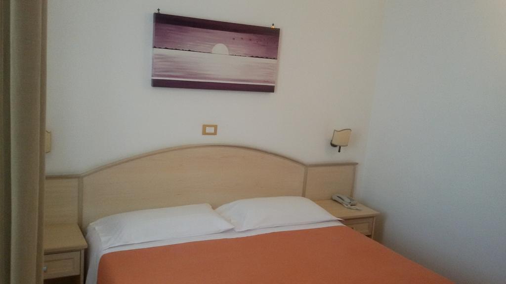 Hotel Corallo Торре-Санта-Сабина Экстерьер фото