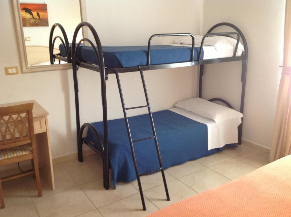 Hotel Corallo Торре-Санта-Сабина Номер фото